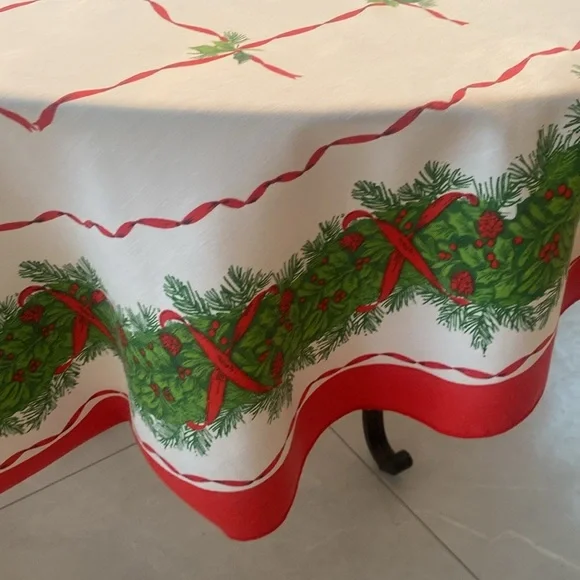 Holiday Festive Red/Green/white Oblong Tablecloth 
80 x 60 - Picture 3 of 10